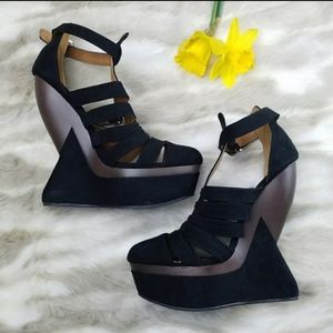 Heel-ess Qupid Gravity Platform Shoe